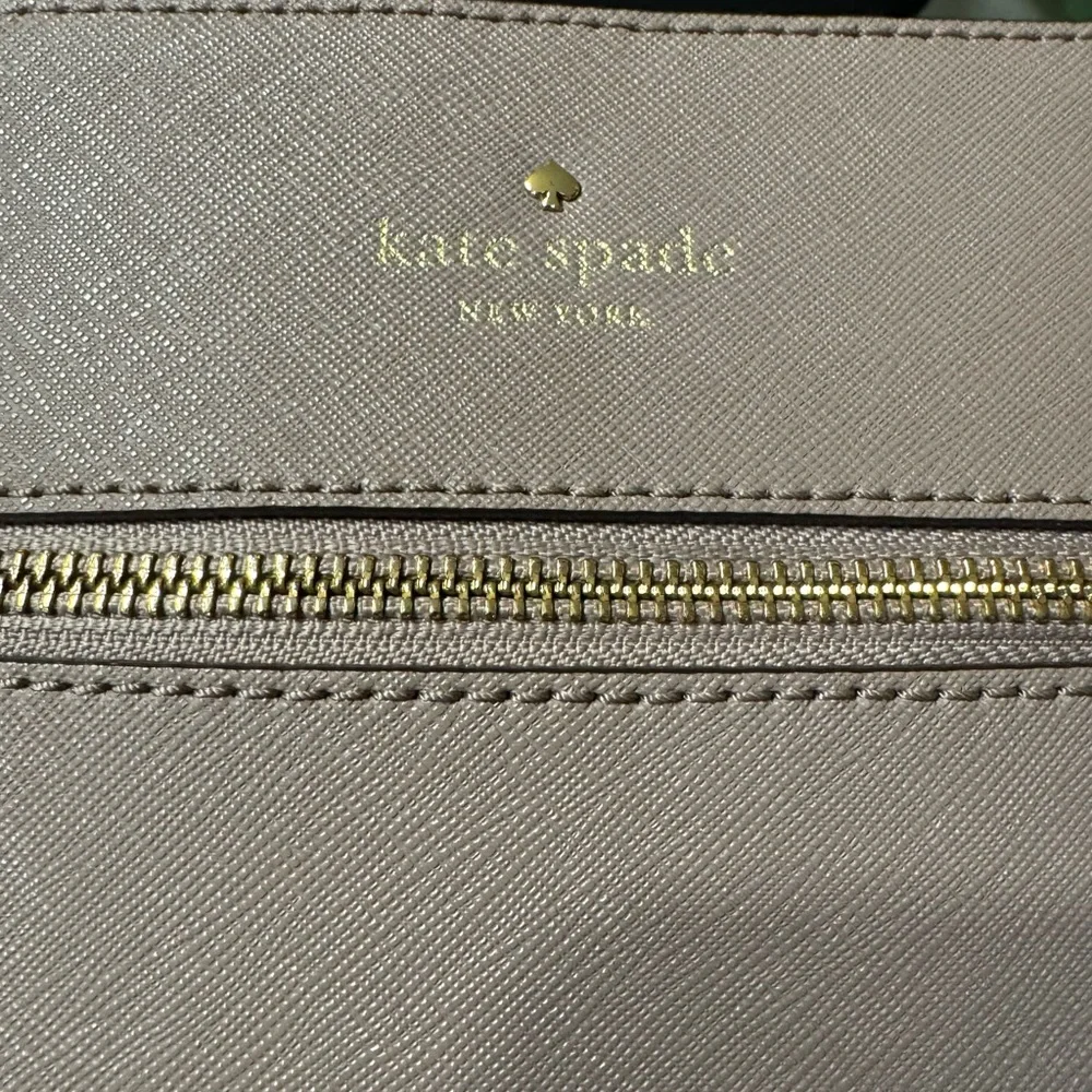 Kate Spade Laurel Way Crossbody – Taupe | EUC